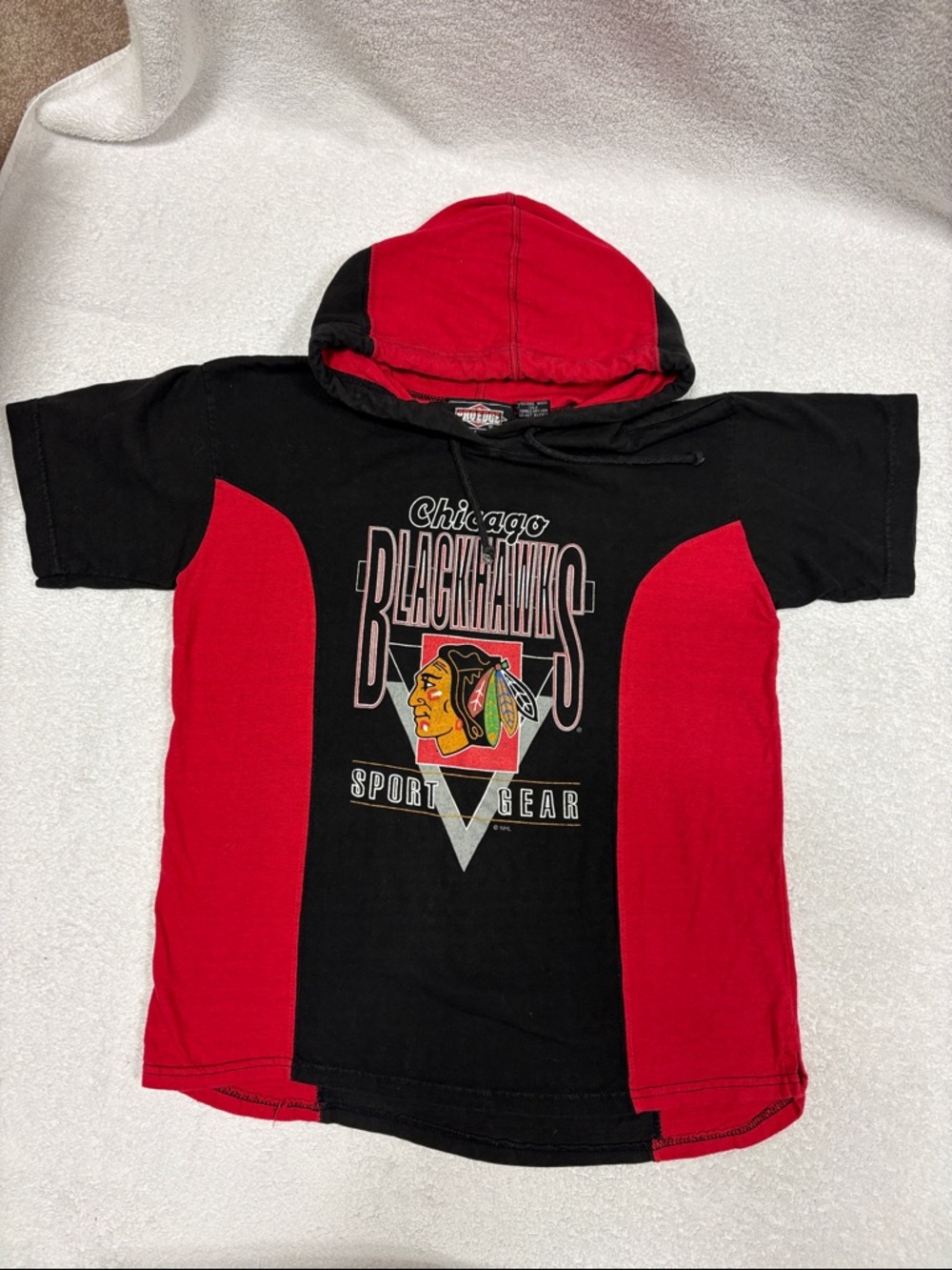 Pro Edge Chicago Blackhawks Kids Hooded Tee in Red & Black short sleeve boys med